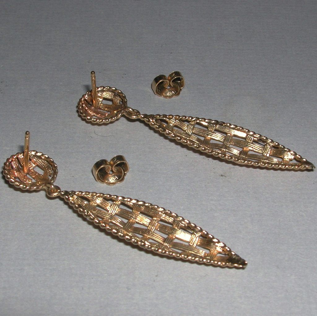 Glamorous Yellow Gold Dangle Pierced Earrings Mesh Design marked 14k c.1970s Glamorous Yellow Gold Dangle Pierced Earrings Mesh Design marked 14k c.1970s