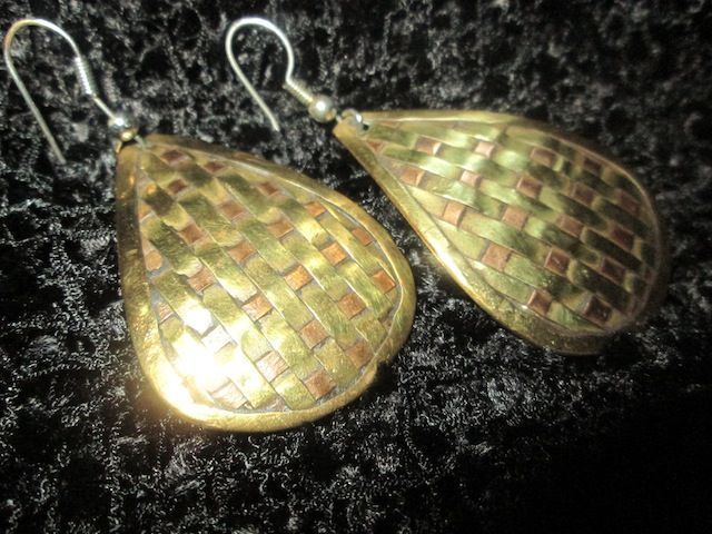Vintage Mixed Metals Copper/Brass Basket Weave Hook Earrings Vintage Mixed Metals Copper/Brass Basket Weave Hook Earrings