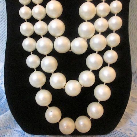 Vintage Triple Strand 'WoW' of a Graduating Faux Pearl Necklace Vintage Triple Strand 'WoW' of a Graduating Faux Pearl Necklace