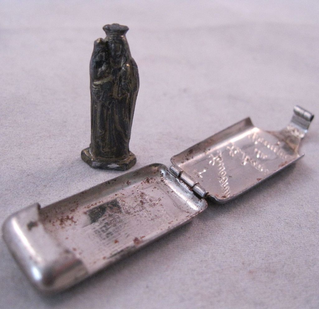 1930s Souvenir St. Anne de Beaupre Quebec Canada Icon Statue & Case Made in Germany 1930s Souvenir St. Anne de Beaupre Quebec Canada Icon Statue & Case Made in Germany
