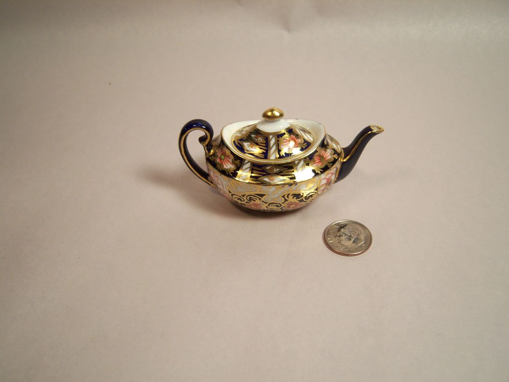 Royal Crown Derby Traditional Imari 2451 Miniature Tea Pot Royal Crown Derby Traditional Imari 2451 Miniature Tea Pot
