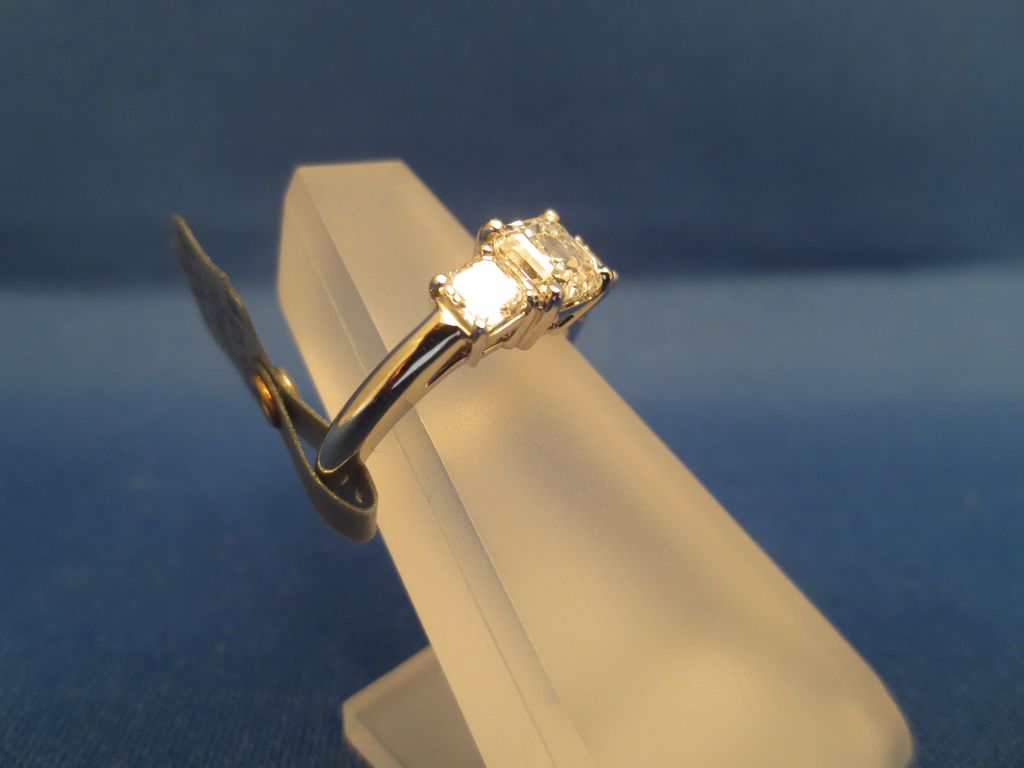 1.07CT G VS1 GIA Square Emerald Cut Diamond Jewelry Ring 1.07CT G VS1 GIA Square Emerald Cut Diamond Jewelry Ring