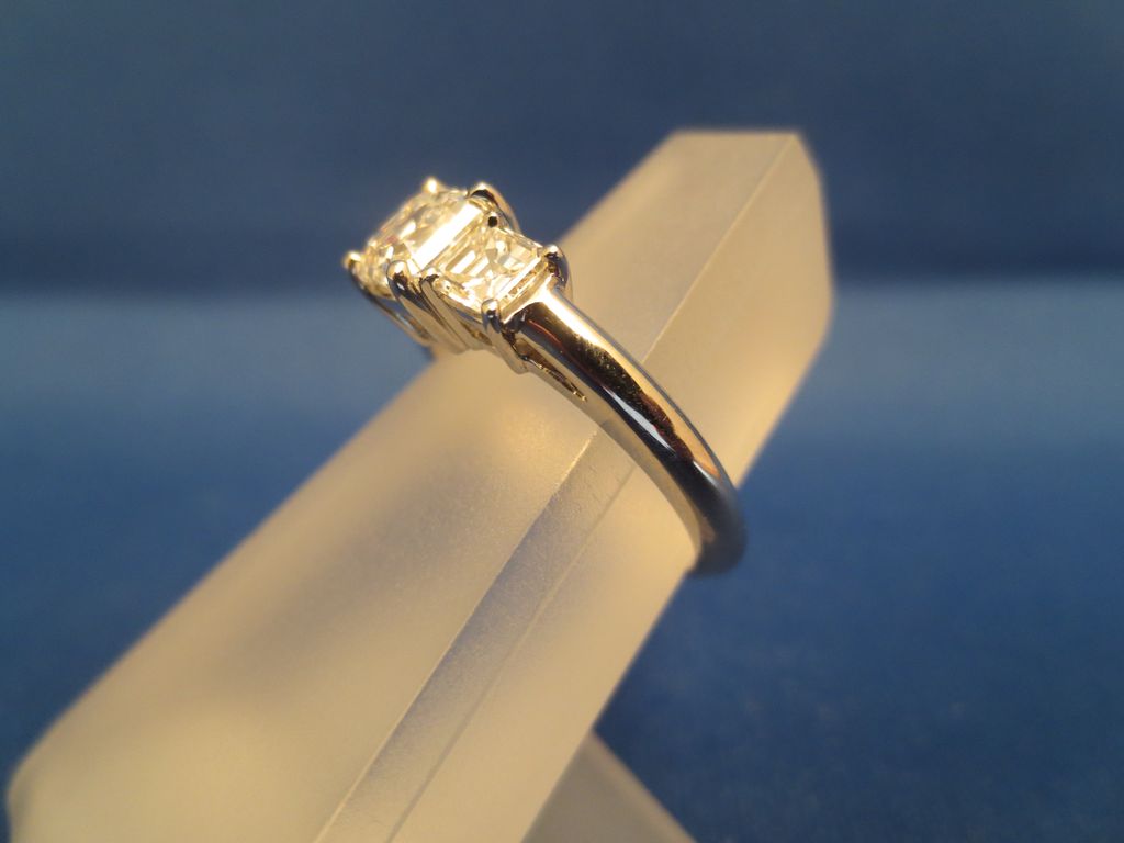 1.07CT G VS1 GIA Square Emerald Cut Diamond Jewelry Ring 1.07CT G VS1 GIA Square Emerald Cut Diamond Jewelry Ring