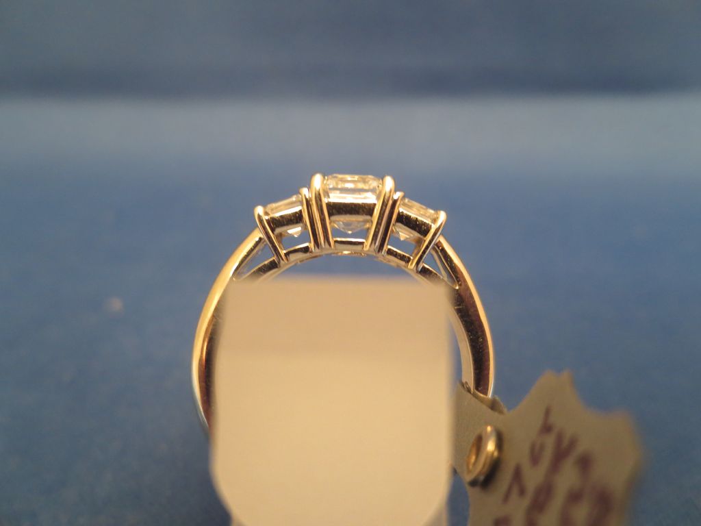 1.07CT G VS1 GIA Square Emerald Cut Diamond Jewelry Ring 1.07CT G VS1 GIA Square Emerald Cut Diamond Jewelry Ring
