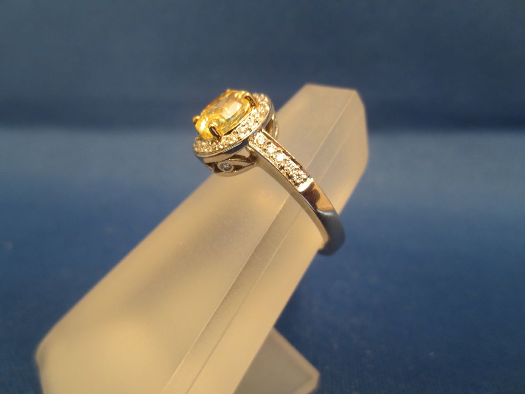 1.02CT Oval GIA Fancy Diamond Jewelry Ring Platinum & Gold 1.02CT Oval GIA Fancy Diamond Jewelry Ring Platinum & Gold