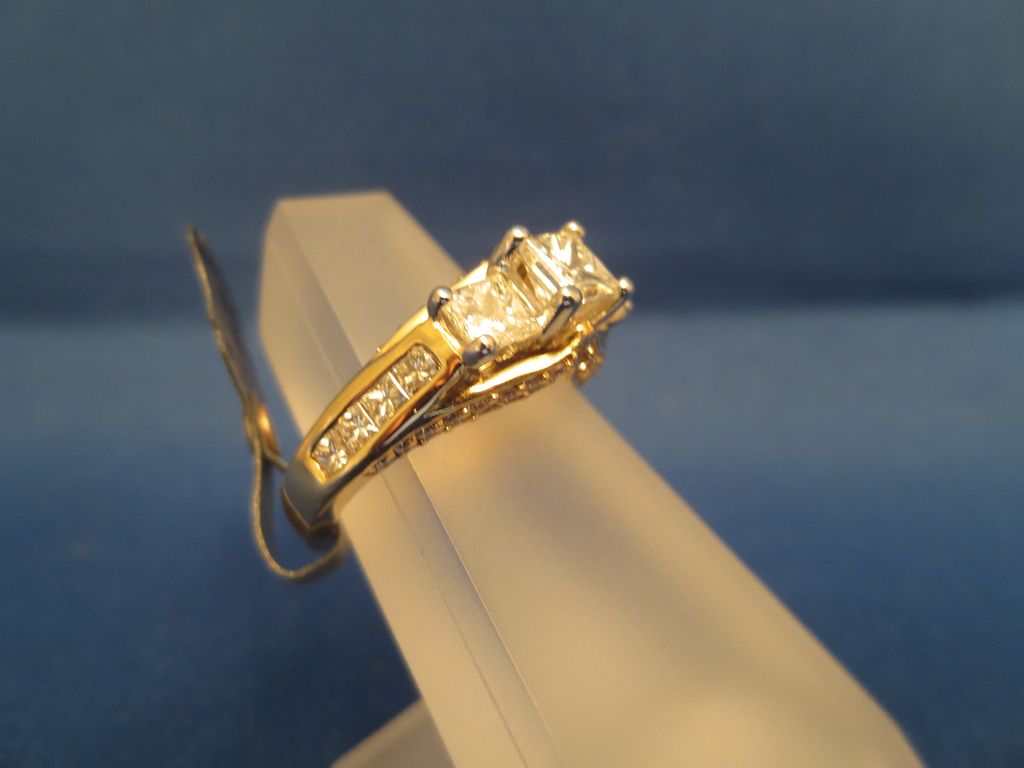 1.95CTW G-H S12 Princess & Round Diamond Jewelry Ring 1.95CTW G-H S12 Princess & Round Diamond Jewelry Ring