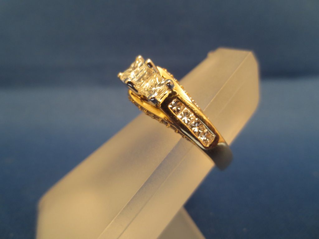 1.95CTW G-H S12 Princess & Round Diamond Jewelry Ring 1.95CTW G-H S12 Princess & Round Diamond Jewelry Ring