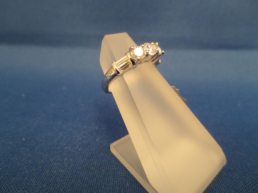 1.08CTW Round & Baguette Diamond Jewelry Ring 18KW Gold 1.08CTW Round & Baguette Diamond Jewelry Ring 18KW Gold