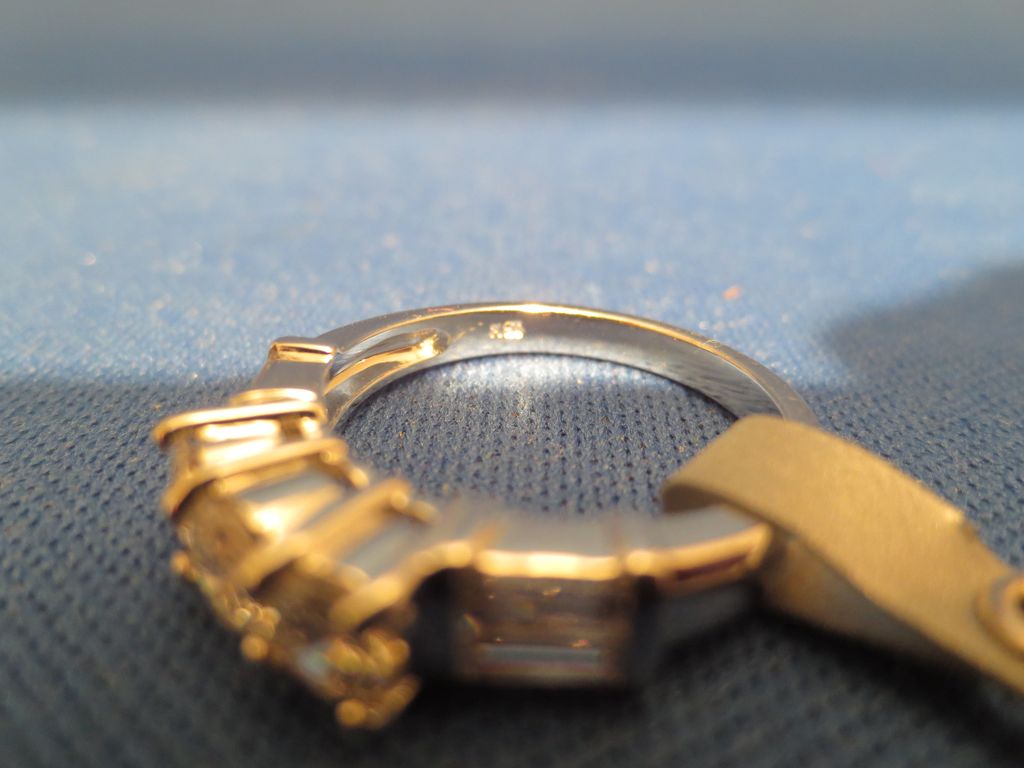 1.08CTW Round & Baguette Diamond Jewelry Ring 18KW Gold 1.08CTW Round & Baguette Diamond Jewelry Ring 18KW Gold
