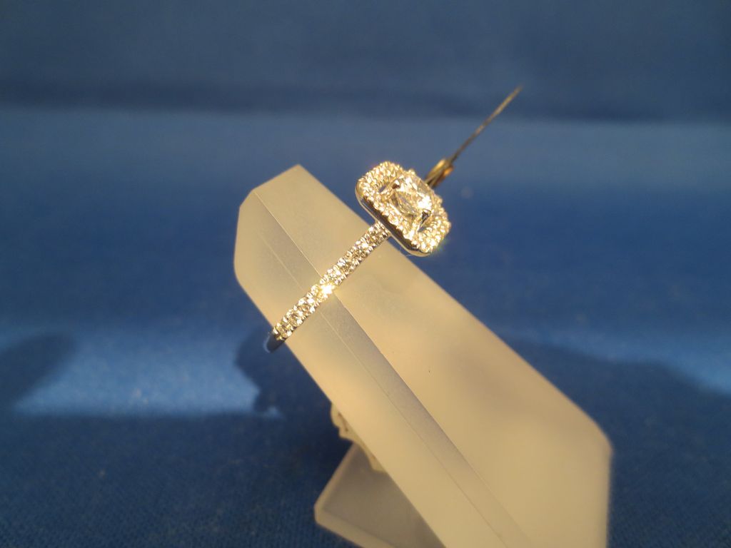 .532CT G S12 Diamond Jewelry Ring Set in Hearts Of Fire .532CT G S12 Diamond Jewelry Ring Set in Hearts Of Fire
