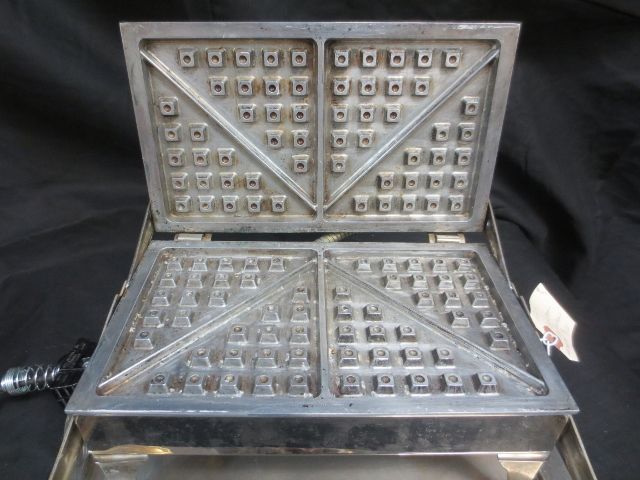 1930's Vintage Westing House Waffle Iron 1930's Vintage Westing House Waffle Iron