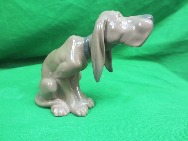 Vintage Lladro Porcelain Timid Bloodhound Dog Vintage Lladro Porcelain Timid Bloodhound Dog
