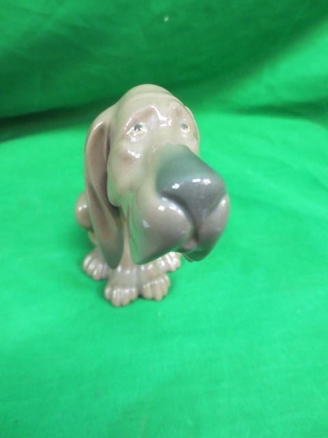 Vintage Lladro Porcelain Timid Bloodhound Dog Vintage Lladro Porcelain Timid Bloodhound Dog