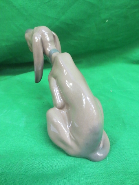 Vintage Lladro Porcelain Timid Bloodhound Dog Vintage Lladro Porcelain Timid Bloodhound Dog