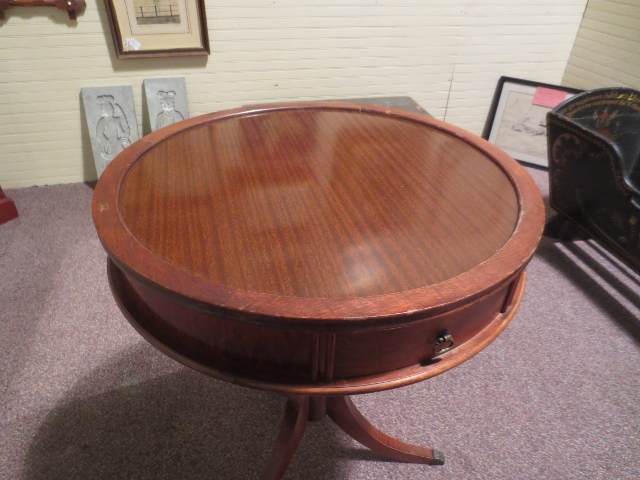 Vintage Mahogany Winchendon Drum Table Massachusetts Vintage Mahogany Winchendon Drum Table Massachusetts