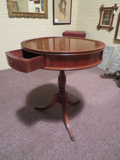 Vintage Mahogany Winchendon Drum Table Massachusetts Vintage Mahogany Winchendon Drum Table Massachusetts