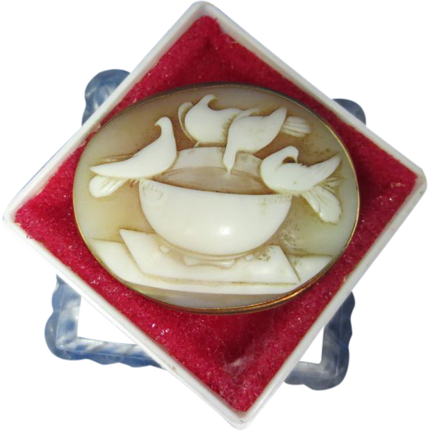 Whimsical Bird Cameo Brooch-14K Gold Whimsical Bird Cameo Brooch-14K Gold