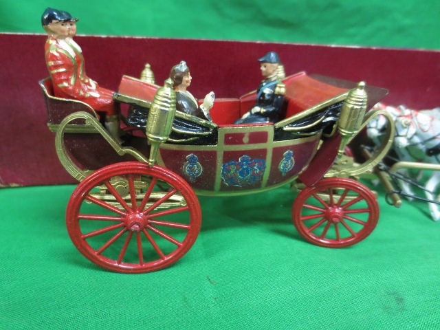 Vintage Britain's Set# 9402 Carriage Horse & Passengers Vintage Britain's Set# 9402 Carriage Horse & Passengers