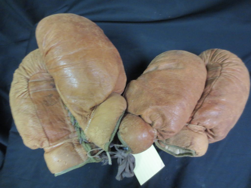 2 Rare Pairs of D&M Boxing Gloves 2 Rare Pairs of D&M Boxing Gloves