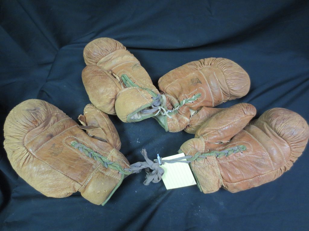 2 Rare Pairs of D&M Boxing Gloves 2 Rare Pairs of D&M Boxing Gloves