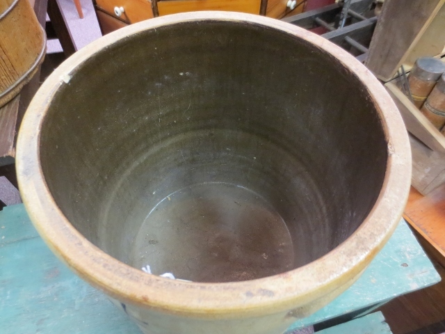 RARE-Antique 4 Gallon Stoneware Crock w/Stinger Design RARE-Antique 4 Gallon Stoneware Crock w/Stinger Design