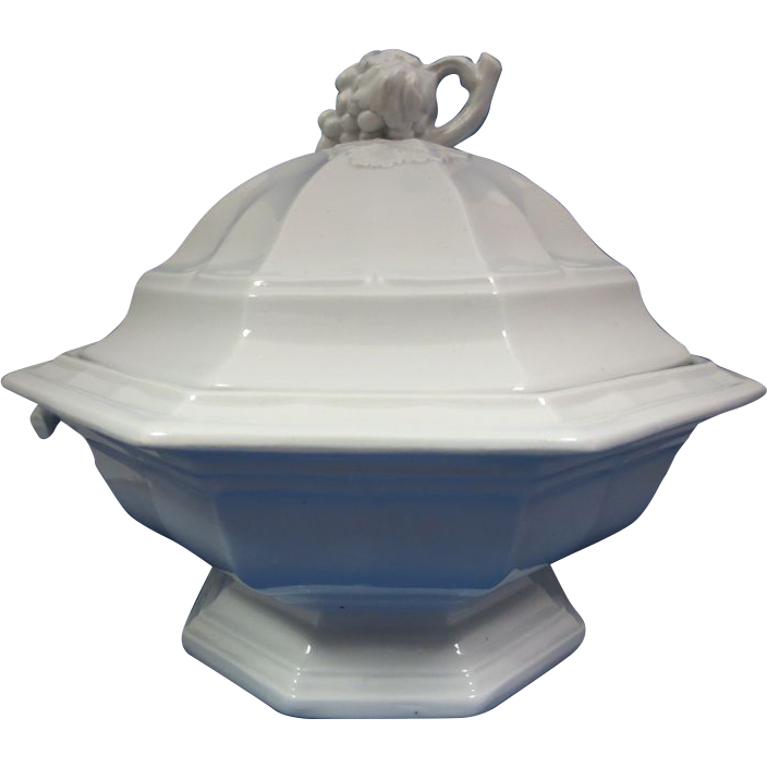 Beautiful ironstone Tureen. Beautiful ironstone Tureen.