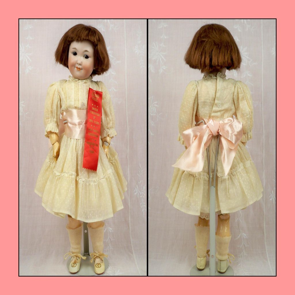 Baby Peggy 19 in Louis Amberg Composition Body Plus Extra Clothes (Vintage) Baby Peggy 19 in Louis Amberg Composition Body Plus Extra Clothes (Vintage)