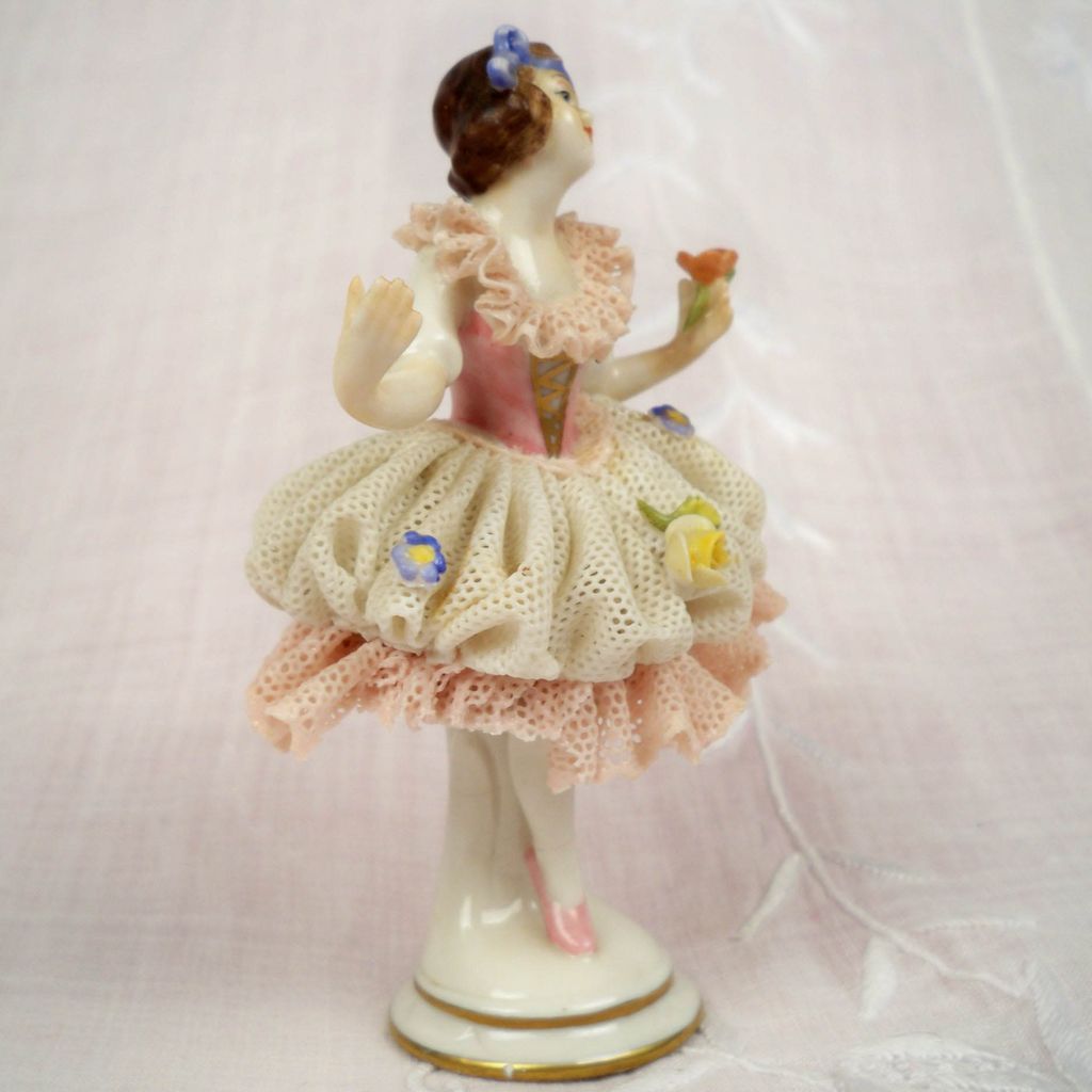 Vintage 4 inch Dresden Lace Ballerina, Aelteste Volkstedter Porzellanmanufaktur Vintage 4 inch Dresden Lace Ballerina, Aelteste Volkstedter Porzellanmanufaktur