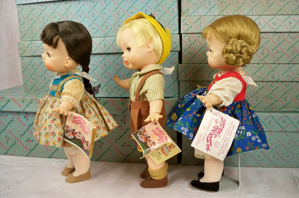 Mint 60s Sound of Music Madame Alexanders, Tagged Wrists / Outfits, Boxes / Inserts Mint 60s Sound of Music Madame Alexanders, Tagged Wrists / Outfits, Boxes / Inserts