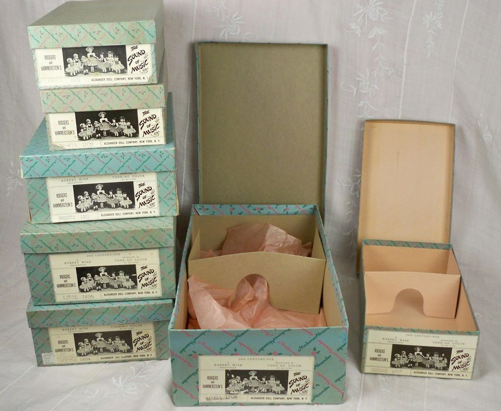 Mint 60s Sound of Music Madame Alexanders, Tagged Wrists / Outfits, Boxes / Inserts Mint 60s Sound of Music Madame Alexanders, Tagged Wrists / Outfits, Boxes / Inserts