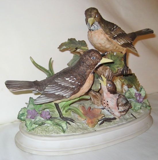 Vintage Royal Crown - Large Robin Family Figurine Vintage Royal Crown - Large Robin Family Figurine