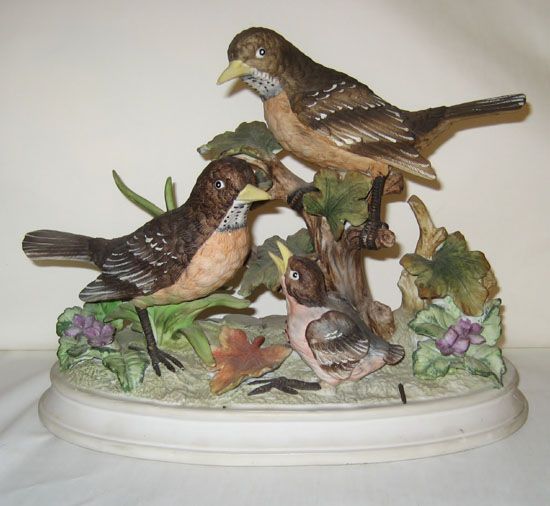 Vintage Royal Crown - Large Robin Family Figurine Vintage Royal Crown - Large Robin Family Figurine