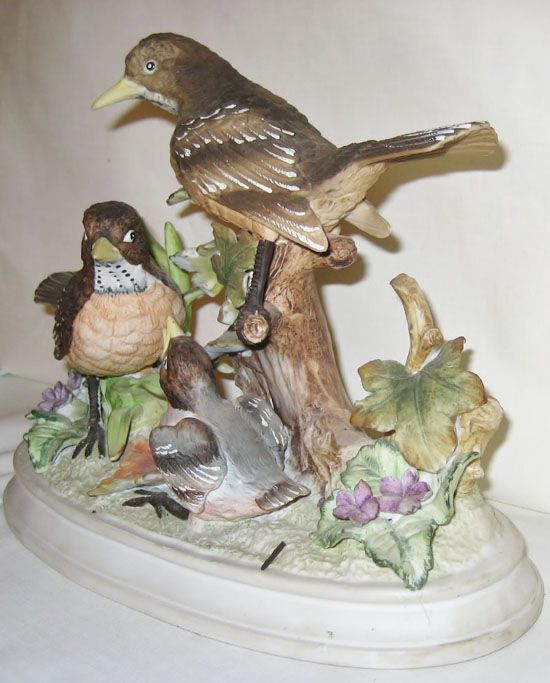 Vintage Royal Crown - Large Robin Family Figurine Vintage Royal Crown - Large Robin Family Figurine