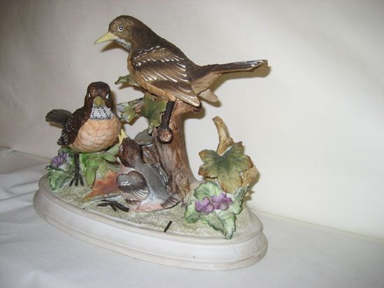 Vintage Royal Crown - Large Robin Family Figurine Vintage Royal Crown - Large Robin Family Figurine