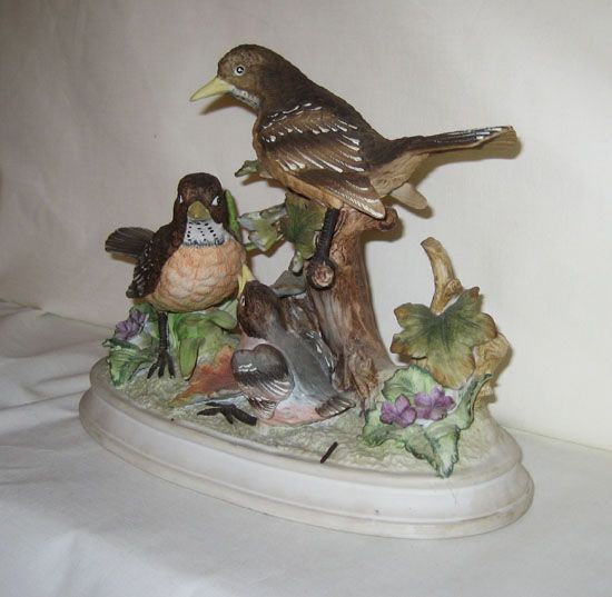 Vintage Royal Crown - Large Robin Family Figurine Vintage Royal Crown - Large Robin Family Figurine