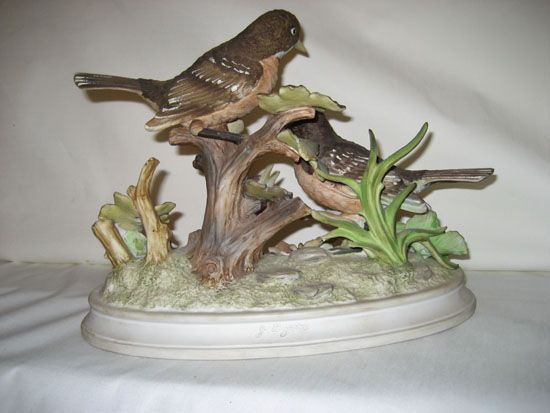 Vintage Royal Crown - Large Robin Family Figurine Vintage Royal Crown - Large Robin Family Figurine