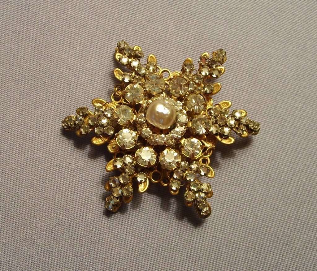 Miriam Haskell Star Brooch Pin Rhinestone Baroque Signed Miriam Haskell Star Brooch Pin Rhinestone Baroque Signed
