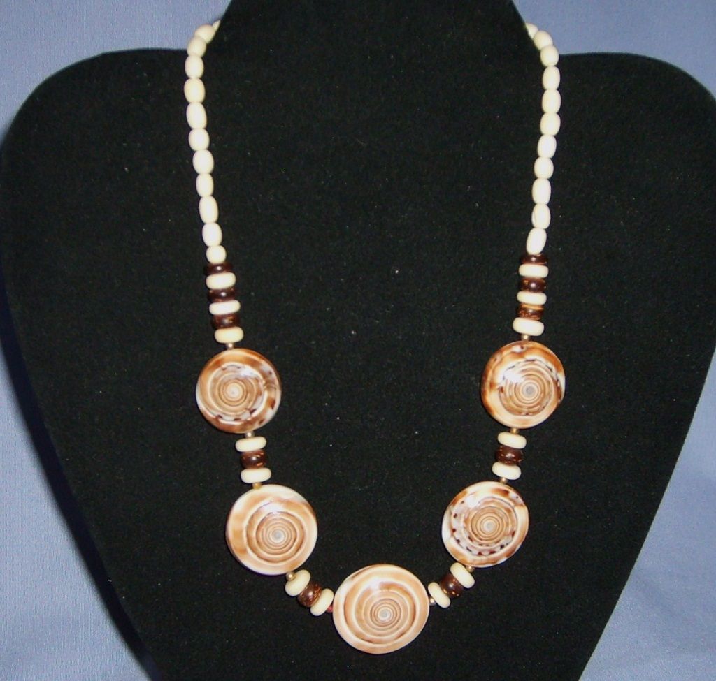 Shell Necklace Choker Vintage Polished Shell Necklace Choker Vintage Polished