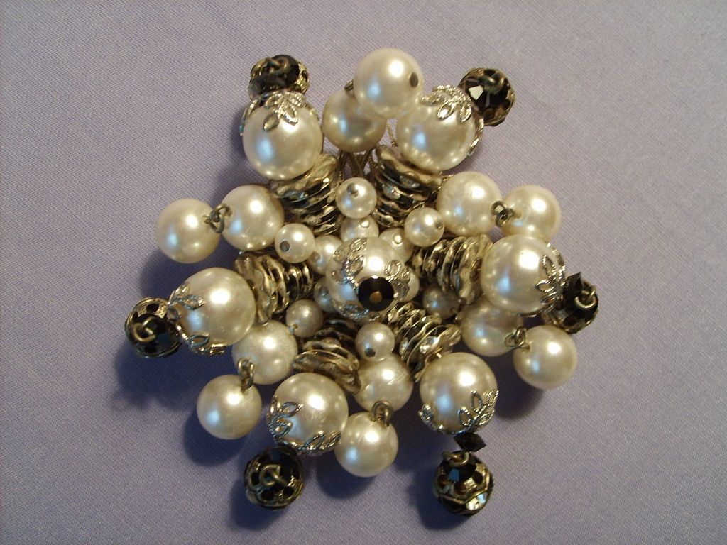 Alice Caviness brooch pin DANGLES Vintage Imitation pearls black glass & Rhinestones Alice Caviness brooch pin DANGLES Vintage Imitation pearls black glass & Rhinestones