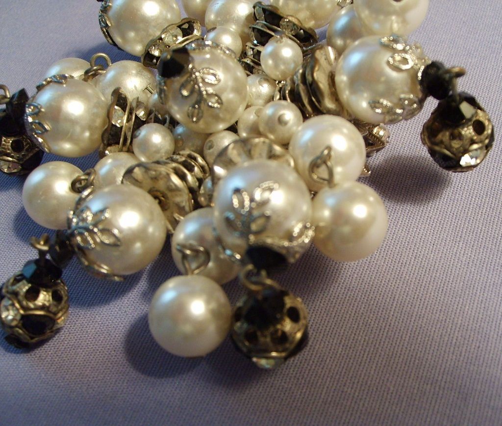 Alice Caviness brooch pin DANGLES Vintage Imitation pearls black glass & Rhinestones Alice Caviness brooch pin DANGLES Vintage Imitation pearls black glass & Rhinestones