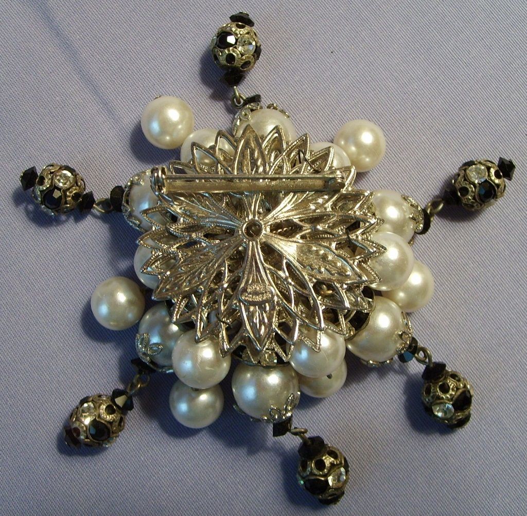 Alice Caviness brooch pin DANGLES Vintage Imitation pearls black glass & Rhinestones Alice Caviness brooch pin DANGLES Vintage Imitation pearls black glass & Rhinestones