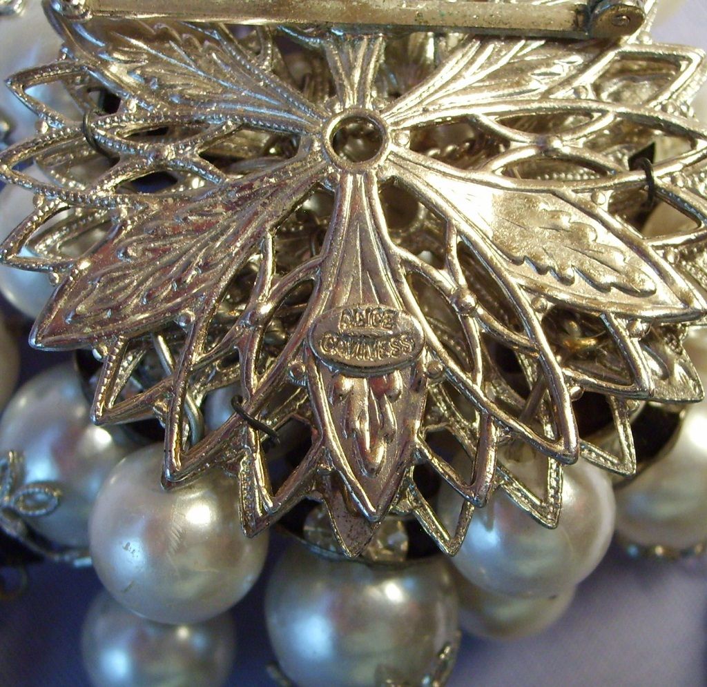 Alice Caviness brooch pin DANGLES Vintage Imitation pearls black glass & Rhinestones Alice Caviness brooch pin DANGLES Vintage Imitation pearls black glass & Rhinestones