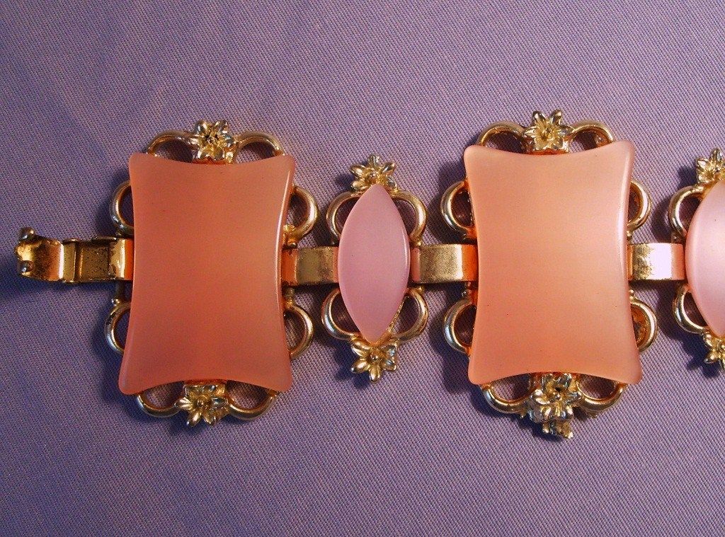 Big Wide Chunky Pink Bracelet Thermoset Plastic Goldtone Metal Big Wide Chunky Pink Bracelet Thermoset Plastic Goldtone Metal