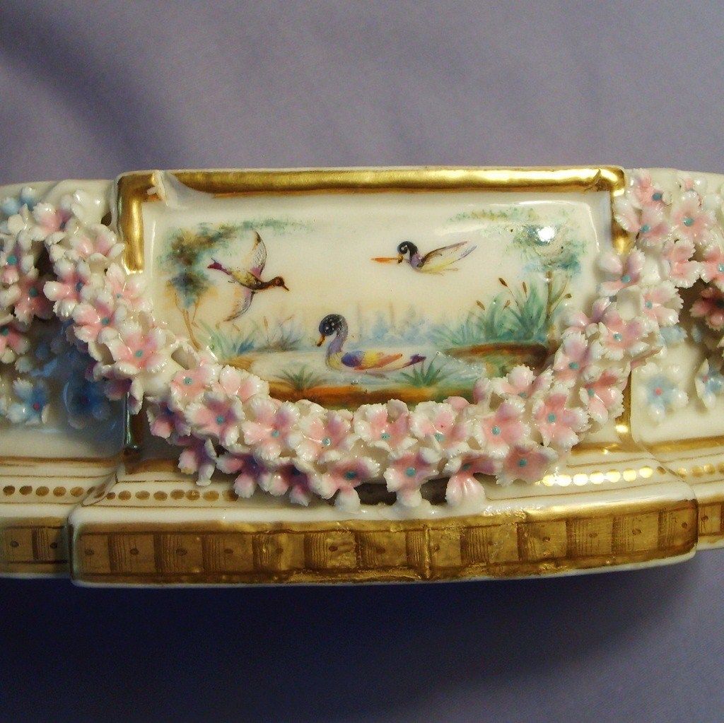 Exquisite Antique Porcelain Dresser Box Casket Bocage Garland Exquisite Antique Porcelain Dresser Box Casket Bocage Garland