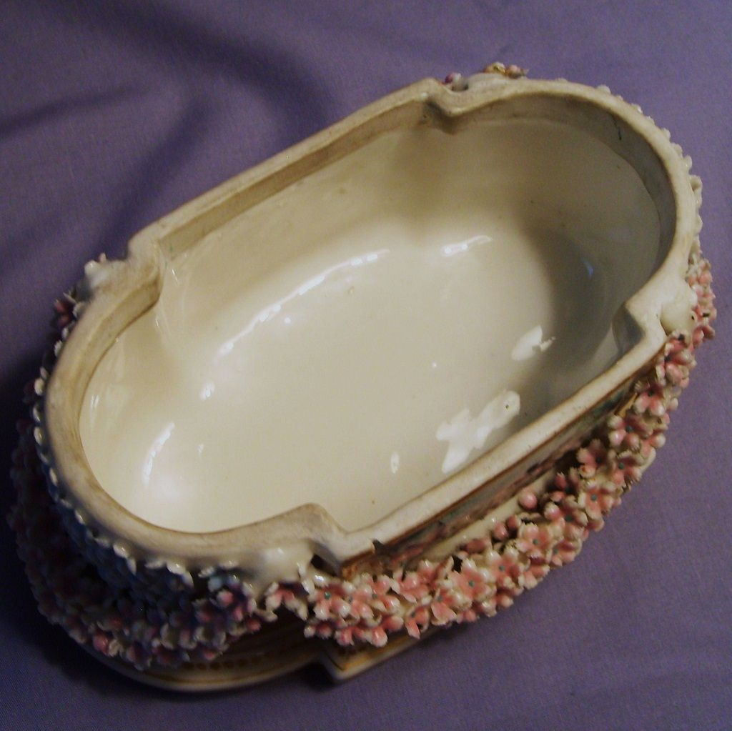 Exquisite Antique Porcelain Dresser Box Casket Bocage Garland Exquisite Antique Porcelain Dresser Box Casket Bocage Garland