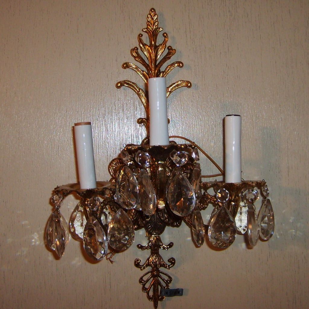 Electric Wall Sconce Crystal Prisms 3-Arm # Light Vintage Spain Very old but brand new!!! Electric Wall Sconce Crystal Prisms 3-Arm # Light Vintage Spain Very old but brand new!!!