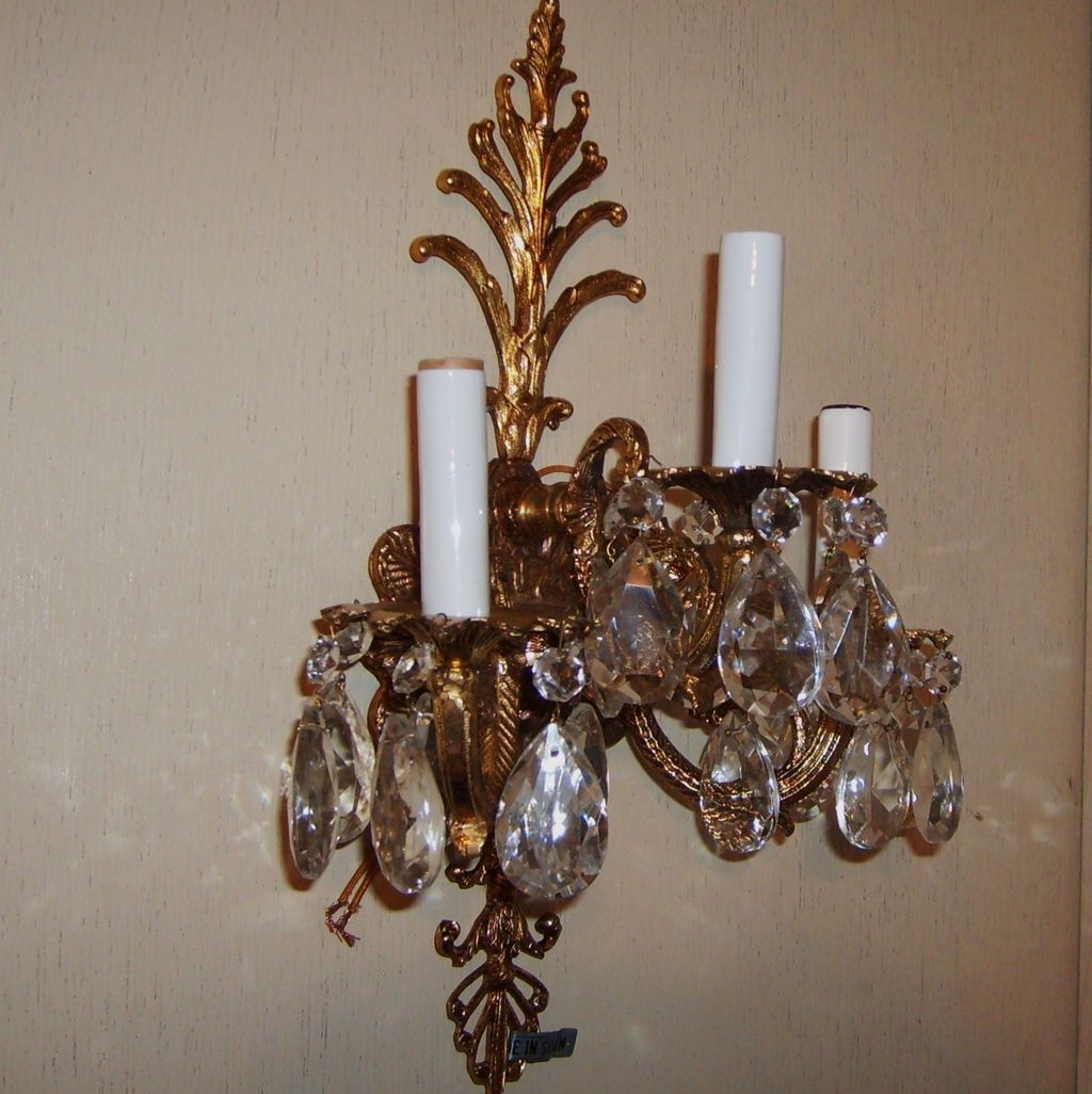 Electric Wall Sconce Crystal Prisms 3-Arm # Light Vintage Spain Very old but brand new!!! Electric Wall Sconce Crystal Prisms 3-Arm # Light Vintage Spain Very old but brand new!!!
