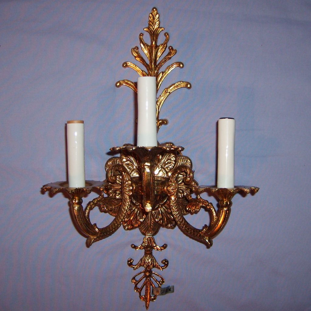 Electric Wall Sconce Crystal Prisms 3-Arm # Light Vintage Spain Very old but brand new!!! Electric Wall Sconce Crystal Prisms 3-Arm # Light Vintage Spain Very old but brand new!!!
