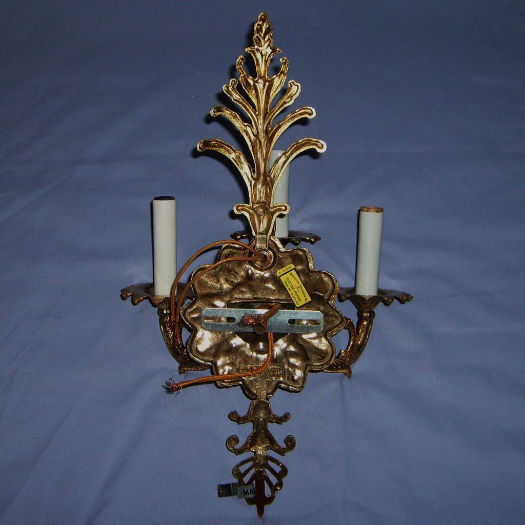 Electric Wall Sconce Crystal Prisms 3-Arm # Light Vintage Spain Very old but brand new!!! Electric Wall Sconce Crystal Prisms 3-Arm # Light Vintage Spain Very old but brand new!!!