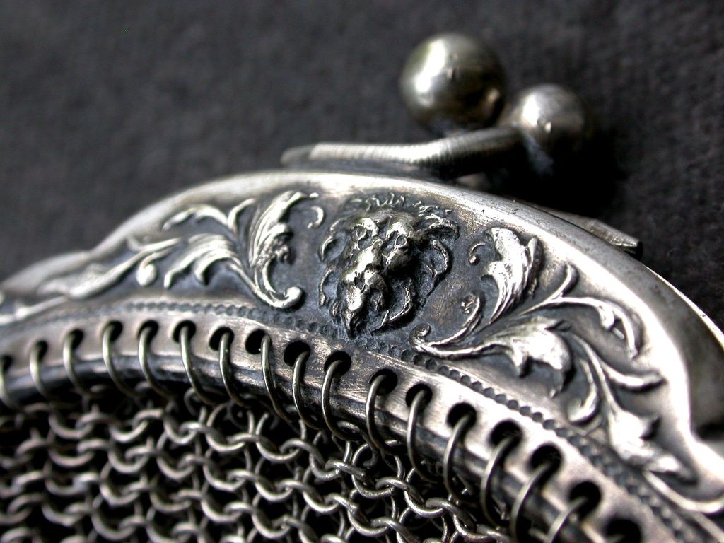 French antique Art Nouveau 800 Silver Mesh Mistletoe Purse with lion head French antique Art Nouveau 800 Silver Mesh Mistletoe Purse with lion head